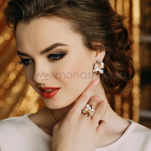 Серьги под бордовое платье. Какие украшения выбирать к бордовому платью и другим нарядам