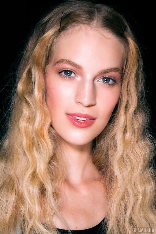 Как уложить длинную челку, чтобы не лезла в глаза. Как уложить отрастающую чёлку