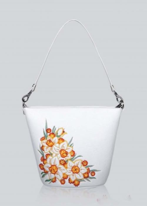 Как украсить сумочку своими руками. Варианты декора белой сумки 03