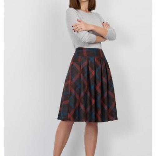 С чем носить длинную юбку в крупную клетку. Фасоны юбок в крупную и мелкую клетку