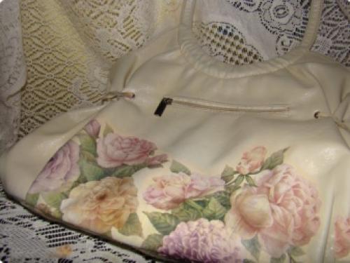 Как украсить сумочку своими руками. Варианты декора белой сумки 01