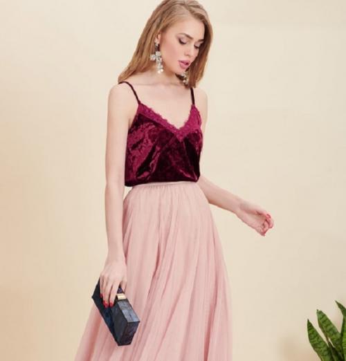 Кружевной топ под пиджак. Какие топы в бельевом стиле будут в моде?