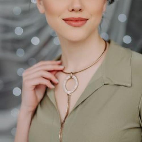 Как украсить рубашку белую. Украшение блузки пайетками 15