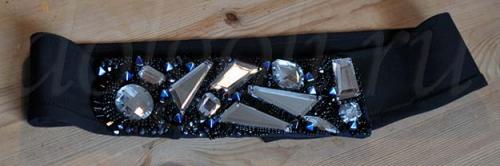 Как расшить платье бисером стразами кристаллами. Как украсить платье: декор одежды стразами, бисером, камнями