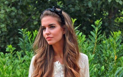 Как уложить челку когда отращиваешь. Несколько методов убрать челку при помощи аксессуаров