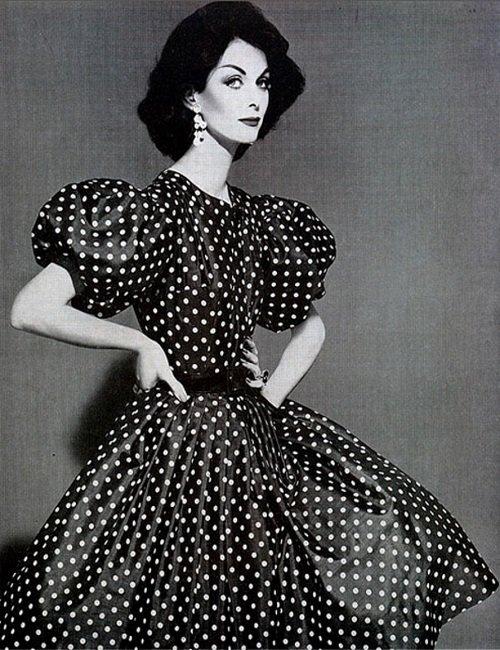 Колготки белые в горошек. Классика стиля и актуальный тренд: с чем носить колготки в горошек в 2019 году