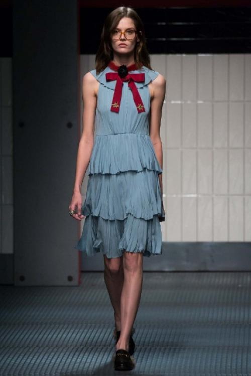 Как украсить черное платье бусинами. Чем украсить платье: модные детали