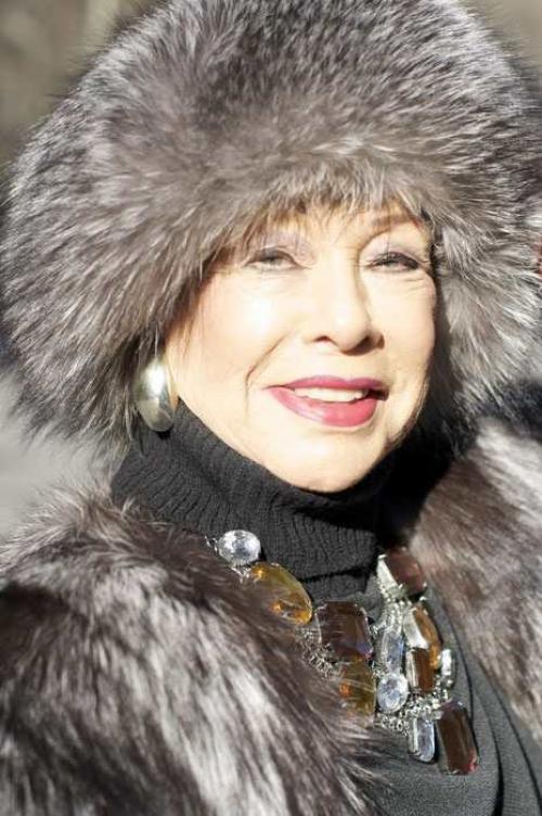 Вязаные шапки для женщин среднего возраста. Какие шапки не стоит носить женщинам после 50 лет