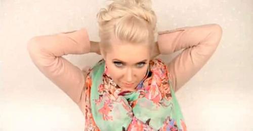 Как красиво завязать шарф на голове осенью и зимой женщинам. шарф-палантин на голове. 08