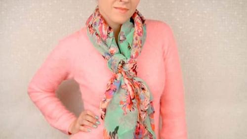 Как красиво завязать шарф на голове осенью и зимой женщинам. шарф-палантин на голове. 01