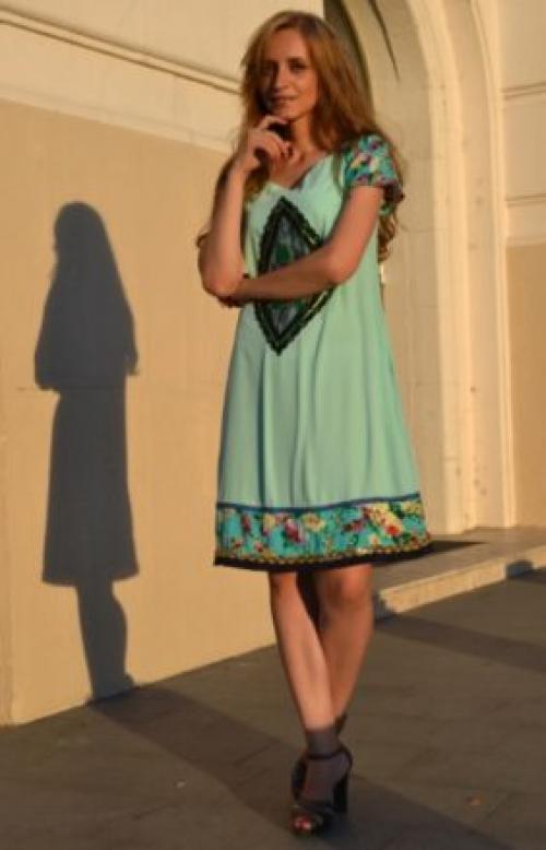 Как украсить воротник платья бусинами. Как украсить повседневное платье