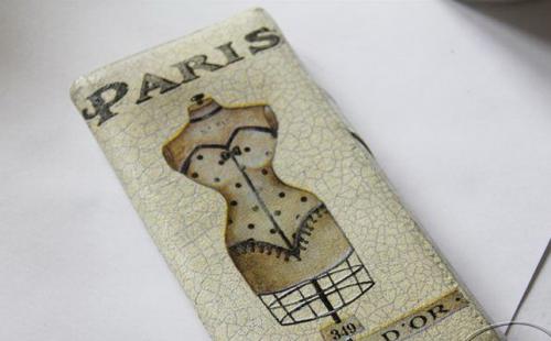 Декор старой сумки своими руками. Простой метод, как обновить сумку 06