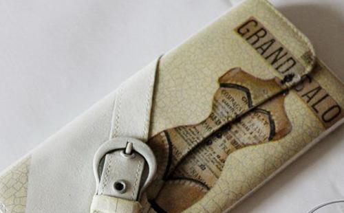 Декор старой сумки своими руками. Простой метод, как обновить сумку 08