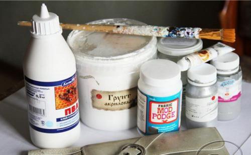 Декор старой сумки своими руками. Простой метод, как обновить сумку 03