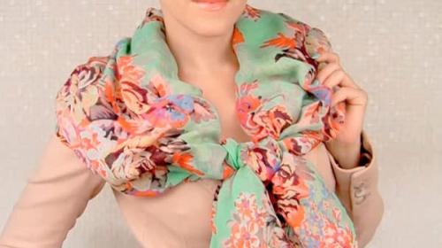 Как красиво завязать шарф на голове осенью и зимой женщинам. шарф-палантин на голове. 05