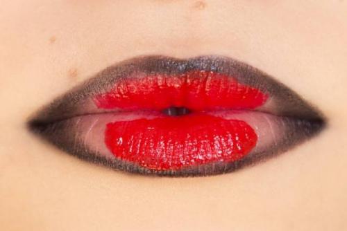 Темная помада. Как сделать помаду темнее?