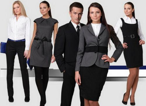 Красное платье и черные туфли. Аксессуары к красному платью 03