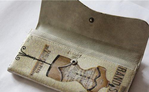 Декор старой сумки своими руками. Простой метод, как обновить сумку 07