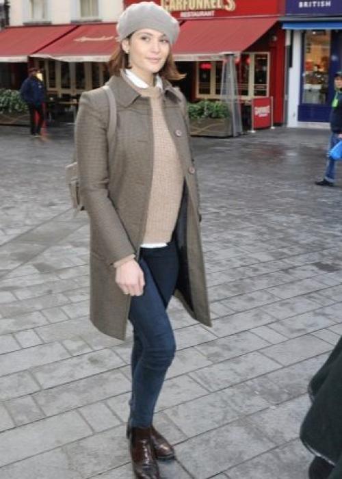 Головные уборы под женское пальто. Как подобрать шапку по фасону пальто 02 Головные уборы под женское пальто. Как подобрать шапку по фасону пальто 02