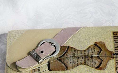 Декор старой сумки своими руками. Простой метод, как обновить сумку 15