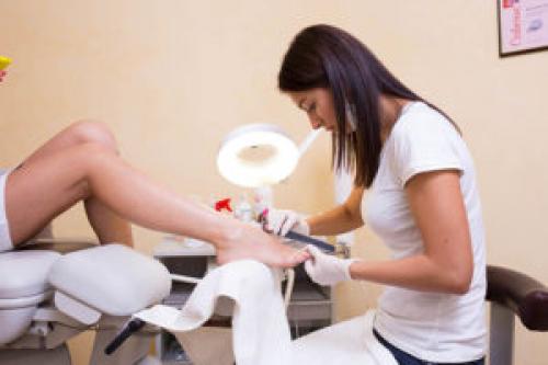 Как делать педикюр в салоне. Как начинающему мастеру педикюра научиться делать классический педикюр согласно каждому типу кожи правильно