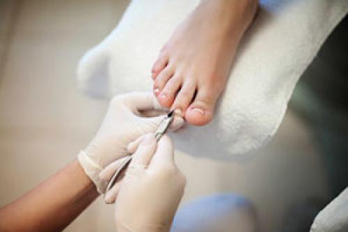 Как делать педикюр в салоне. Как начинающему мастеру педикюра научиться делать классический педикюр согласно каждому типу кожи правильно