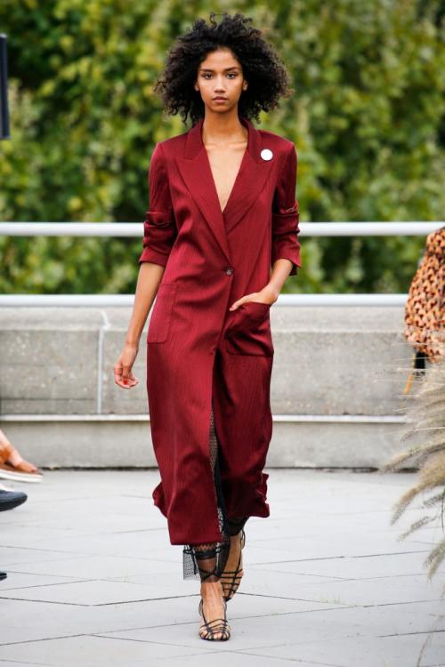 Красное платье 2019. Модное красное платье 2019 – обзор новинок