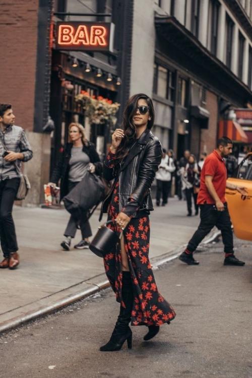 Платье с сапогами на корпоратив. Миссия выполнима: 8 образов с легкими платьями и сапогами