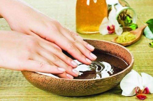 Почему отслаивается гель у кутикулы. Ошибки в технологии маникюра 04 Почему отслаивается гель у кутикулы. Ошибки в технологии маникюра 04