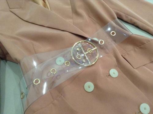 Широкий пояс 2019. Дополняем образ правильно: модные ремни 2019-2020 года