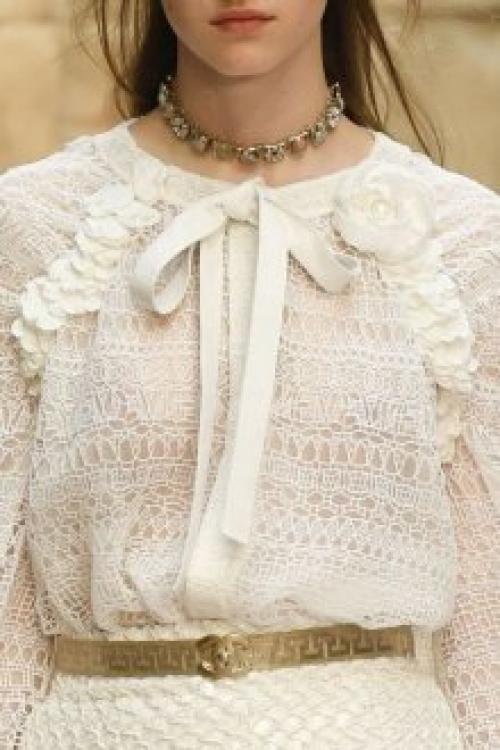 С чем надеть черную кружевную блузку. С чем носить кружевную блузку?