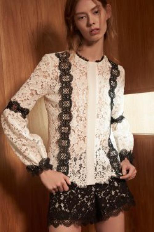 С чем надеть черную кружевную блузку. С чем носить кружевную блузку?