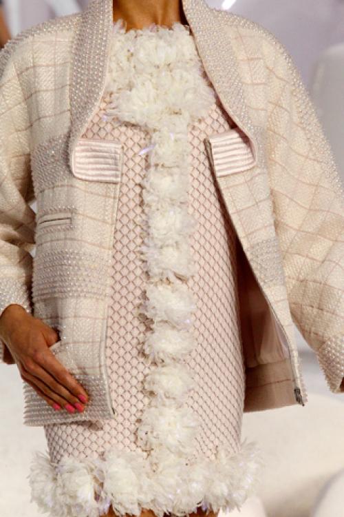 Как украсить платье жемчугом. Нарядная одежда, вышитая жемчугом в закладки 27