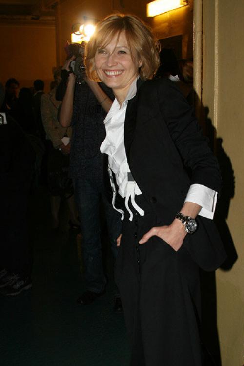 Плюсы черного цвета. Старит ли черный цвет после 45 лет?