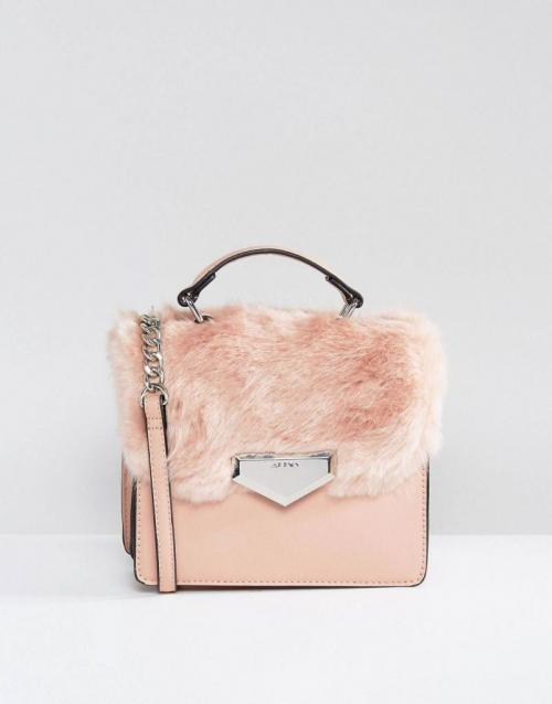 Декор старой сумки мехом. Причины популярности меховых сумок, советы по самостоятельному пошиву