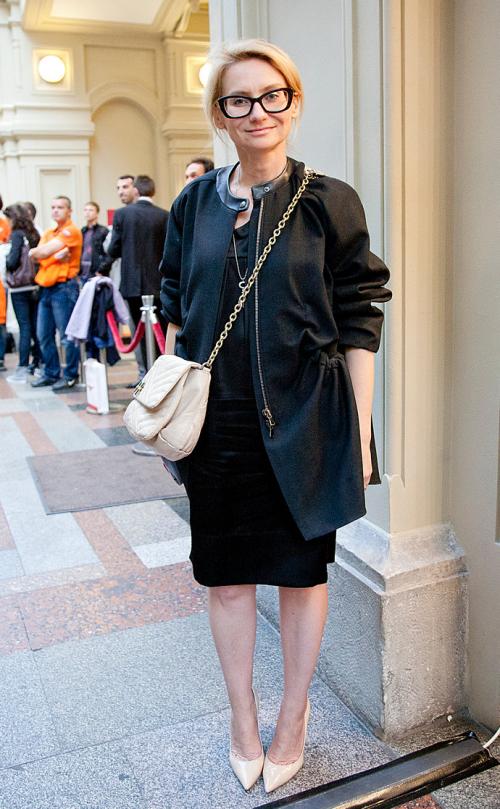 Плюсы черного цвета. Старит ли черный цвет после 45 лет?