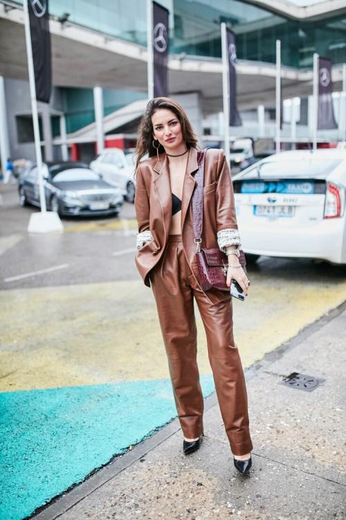 Кожаные брюки зимой. Кожаные брюки - тренд будущей осени! С чем их носить?