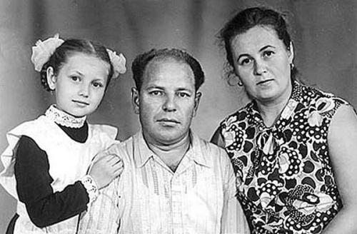 Повалий таисия без макияжа. Таисия Повалий: Жизненный путь от певицы, до советницы президента