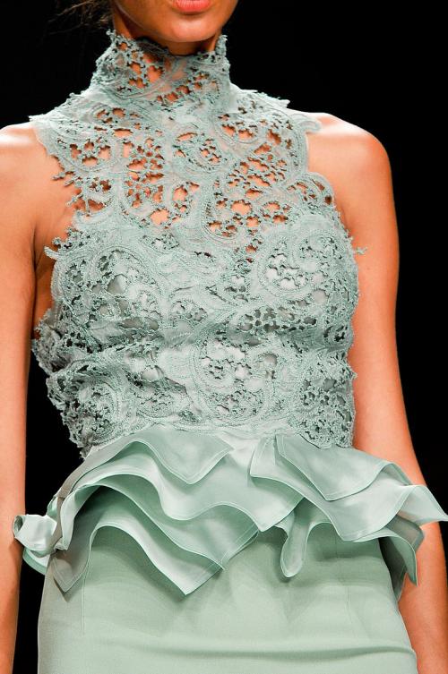 Полупрозрачный свитер с чем носить. Что надеть под прозрачную блузку? 27 Полупрозрачный свитер с чем носить. Что надеть под прозрачную блузку? 27