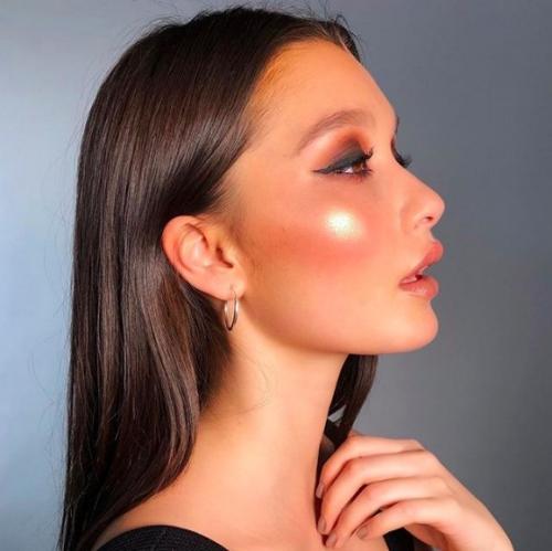 Хедлайнер Что это такое в косметике. Что такое хайлайтер и для чего он нужен?