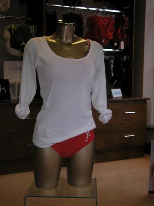 Полупрозрачный свитер с чем носить. Что надеть под прозрачную блузку? 25 Полупрозрачный свитер с чем носить. Что надеть под прозрачную блузку? 25