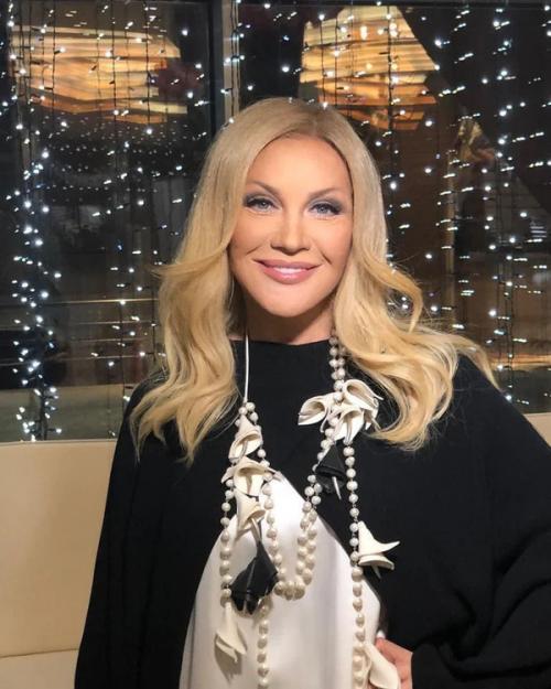 Повалий таисия без макияжа. Таисия Повалий: Жизненный путь от певицы, до советницы президента