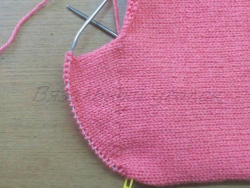 Чем украсить шапку-шлем для девочки. Вяжем спицами шапку-шлем для девочки. Част. 