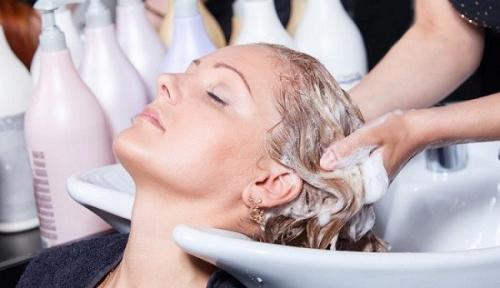 Как покрасить волосы тоником в фиолетовый. Окрашивание темных и светлых волос тоником: особенности и способ применения