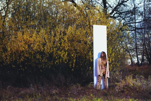 В прозрачной блузке без бюстгальтера и одежды бьянка. В прозрачной блузке и без бюстгальтера: Татьяна Решетняк в новом клипе