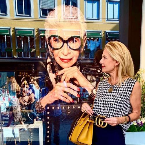 Мода для пятидесятилетних женщин. Шикарный возраст: модные осенние образы 2019 от женщин-блогеров после 50