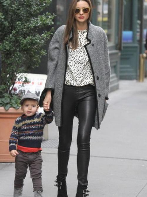 Штаны под кожу с чем носить. Кожаные брюки - тренд будущей осени! С чем их носить? 21 Штаны под кожу с чем носить. Кожаные брюки - тренд будущей осени! С чем их носить? 21