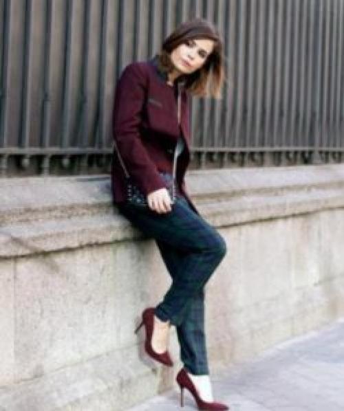 Бордовые замшевые туфли с чем носить. С чем носить бордовую обувь?