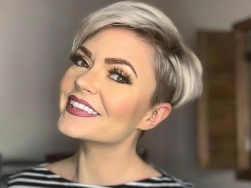 Стрижки на короткие волосы тонкие вьющиеся волосы. Особенности вьющихся прядей 21 Стрижки на короткие волосы тонкие вьющиеся волосы. Особенности вьющихся прядей 21