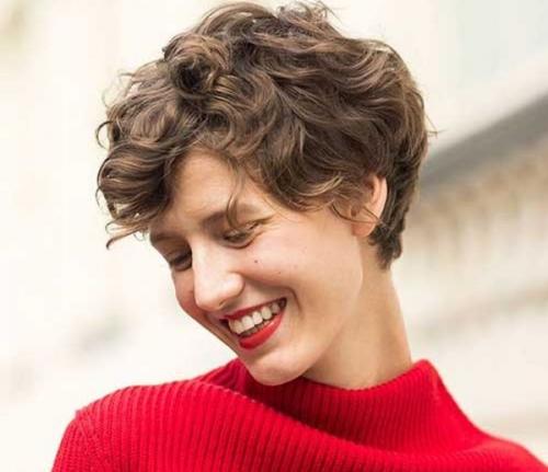 Стрижки для тонких вьющихся волос средней длины. Модернизированный каскад 20 Стрижки для тонких вьющихся волос средней длины. Модернизированный каскад 20